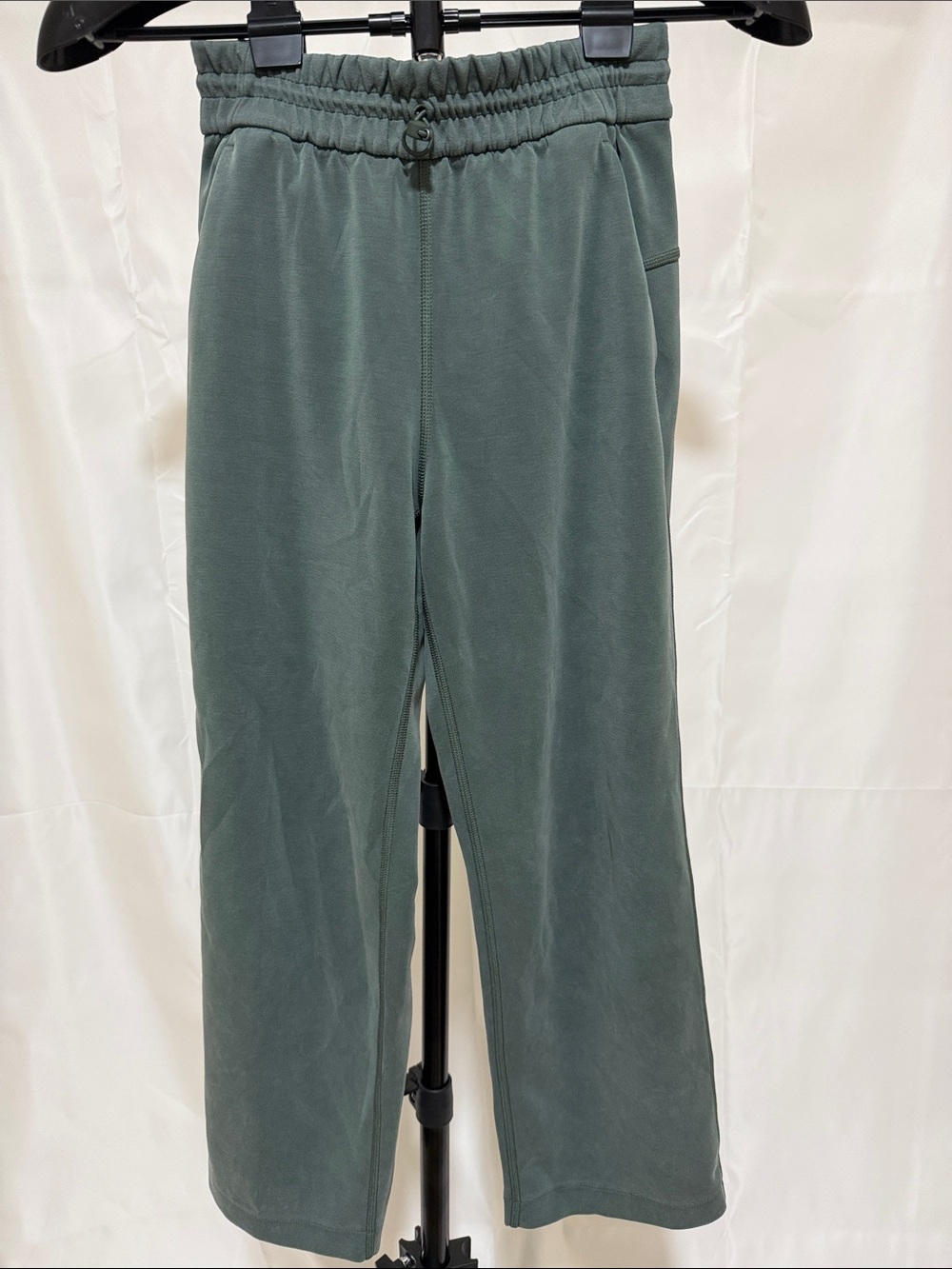 Lululemon Women’s Softreme Cropped Pants